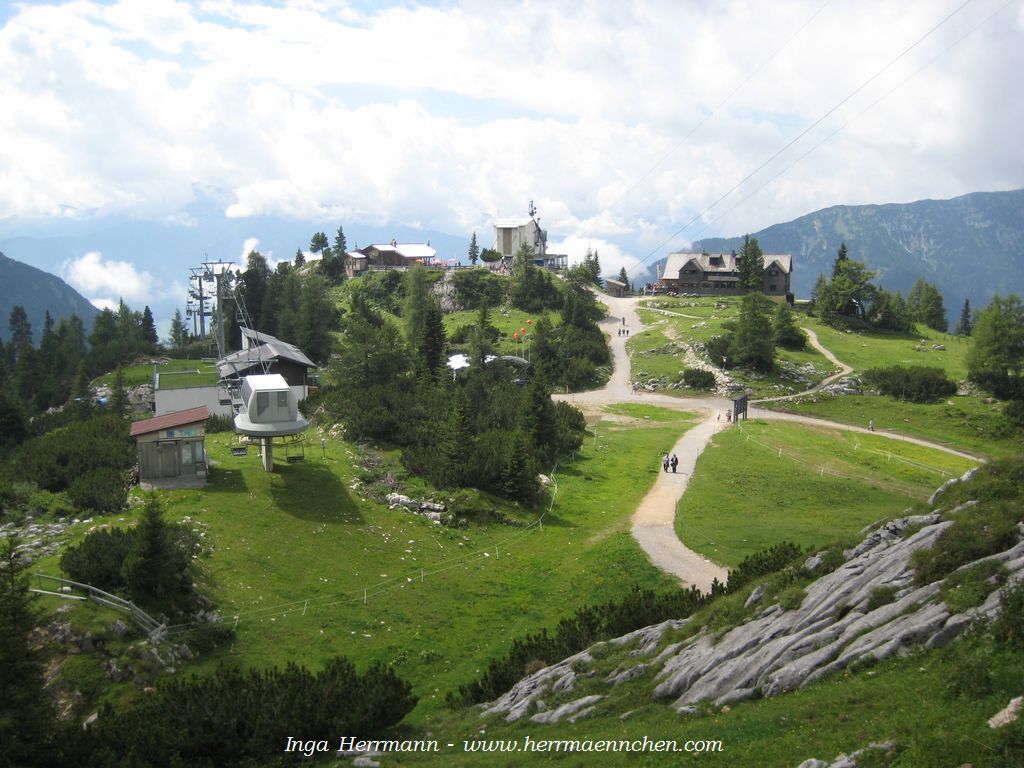 Blick auf  Berggasthof Rofan und Erfurter Hütte