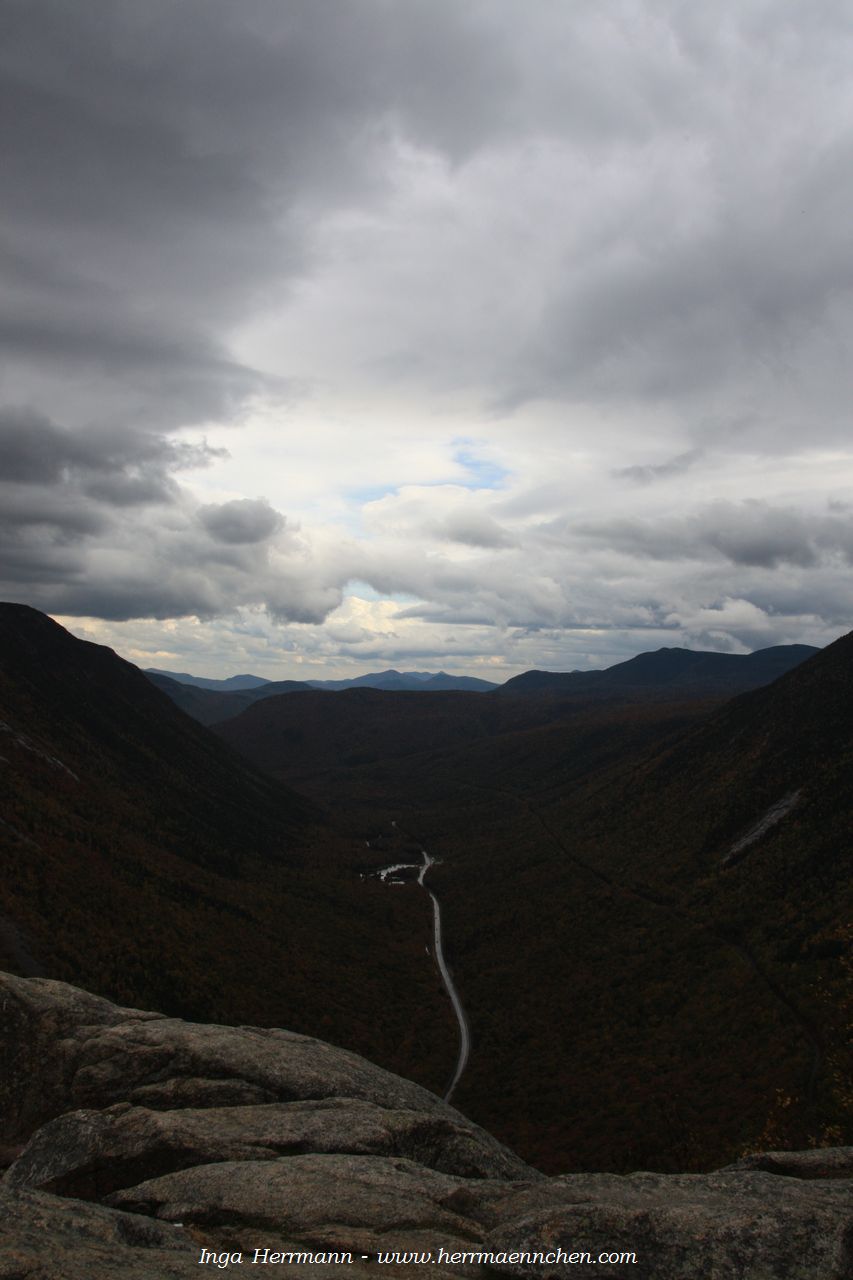 Blick vom Willard Mountain auf die Crawford Notch, New Hampshire, USA