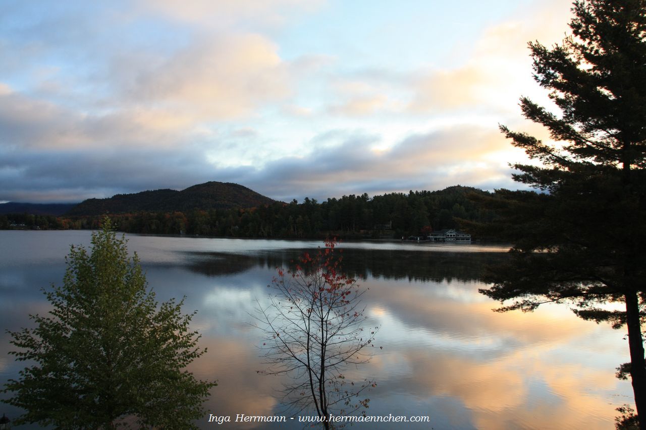 Blick auf den Mirror Lake in Lake Placid, New York, USA