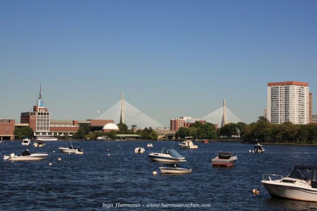 Boston, Charles River mit Bunker Hill Bridge, Massachusetts, USA